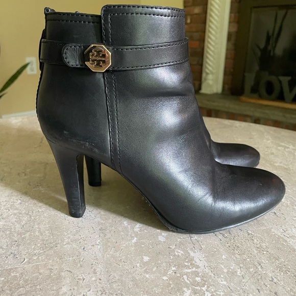 Tory Burch Bristol Black Leather Bootie Gold Logo 8 1/2 - Picture 4 of 14